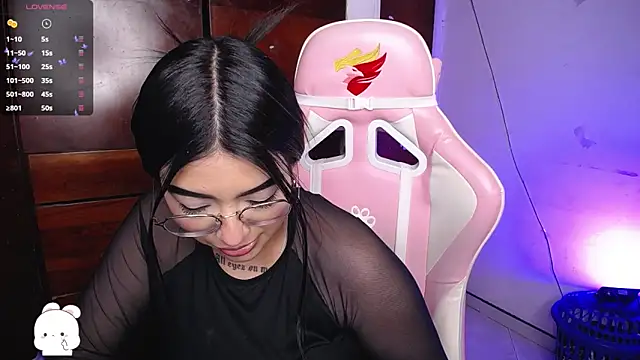 eva six online show from November 19, 2025, 9:04 pm