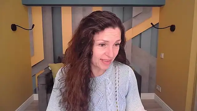 Snapshot of EllaLong chatting on April 19, 2026, 11:44 am EllaLong online show from April 19, 2026, 11:44 am
