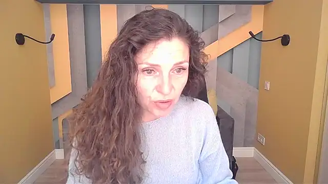 Snapshot of EllaLong chatting on May 16, 2026, 11:31 am EllaLong online show from May 16, 2026, 11:31 am