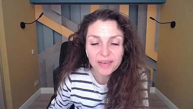 EllaLong online show from November 29, 2025, 12:27 pm