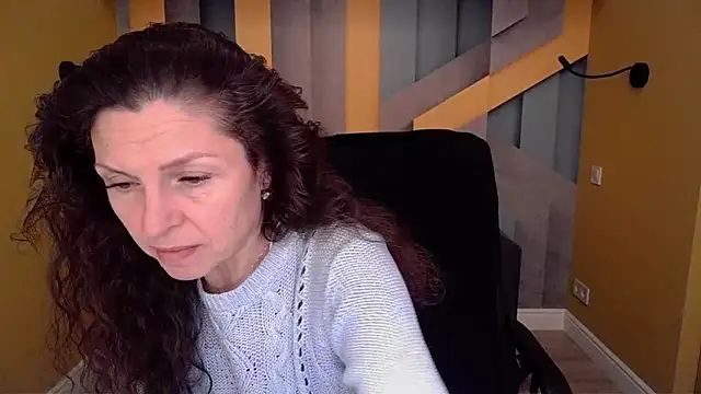 Snapshot of EllaLong chatting on April 17, 2026, 11:13 am EllaLong online show from April 17, 2026, 11:13 am