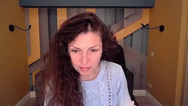 Snapshot of EllaLong chatting on May 1, 2026, 11:26 am EllaLong online show from May 1, 2026, 11:26 am