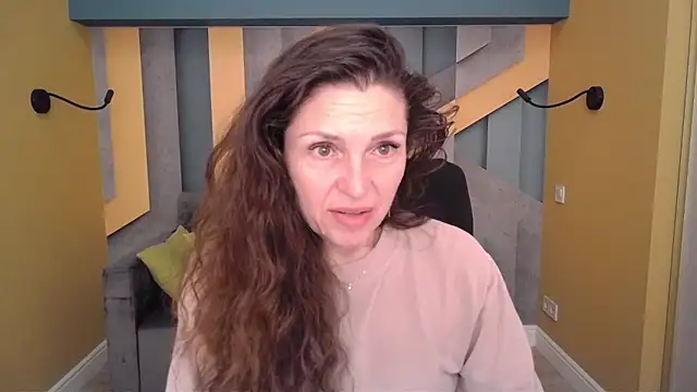 Snapshot of EllaLong chatting on March 25, 2026, 12:26 pm EllaLong online show from March 25, 2026, 12:26 pm