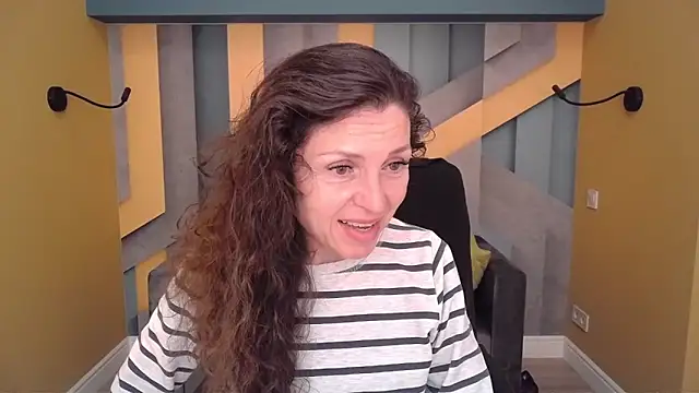 Snapshot of EllaLong chatting on April 14, 2026, 11:26 am EllaLong online show from April 14, 2026, 11:26 am