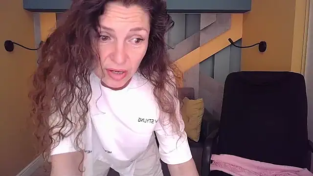 Snapshot of EllaLong chatting on May 24, 2026, 11:43 am EllaLong online show from May 24, 2026, 11:43 am