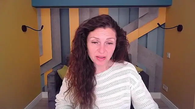 Snapshot of EllaLong chatting on May 6, 2026, 11:25 am EllaLong online show from May 6, 2026, 11:25 am