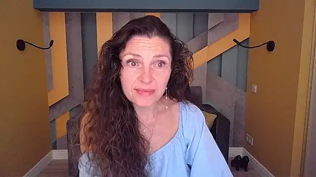 Snapshot of EllaLong chatting on May 27, 2026, 11:28 am EllaLong online show from May 27, 2026, 11:28 am