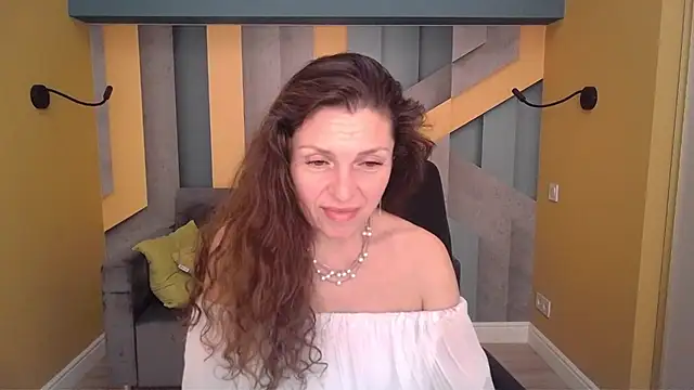 Snapshot of EllaLong chatting on April 1, 2026, 1:52 pm EllaLong online show from April 1, 2026, 1:52 pm