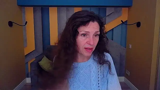 Snapshot of EllaLong chatting on May 13, 2026, 11:28 am EllaLong online show from May 13, 2026, 11:28 am
