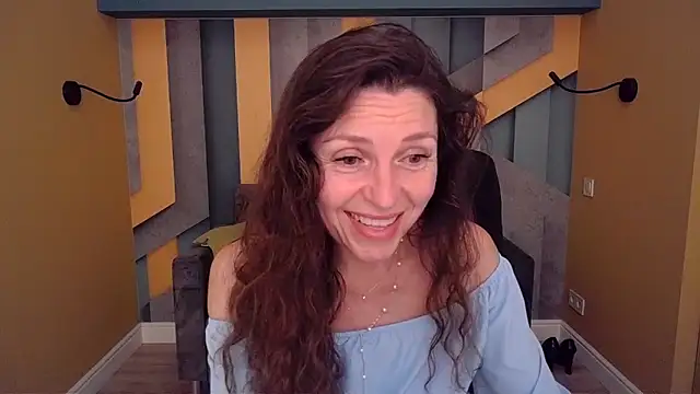 Snapshot of EllaLong chatting on May 26, 2026, 11:30 am EllaLong online show from May 26, 2026, 11:30 am