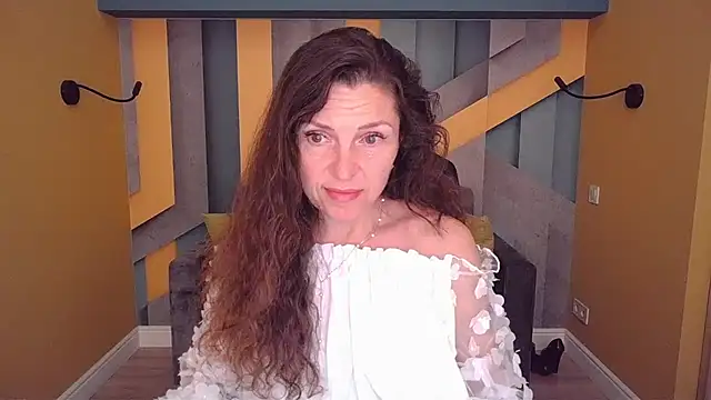 Snapshot of EllaLong chatting on May 22, 2026, 11:30 am EllaLong online show from May 22, 2026, 11:30 am