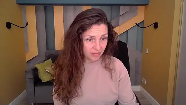 Snapshot of EllaLong chatting on April 1, 2026, 11:33 am EllaLong online show from April 1, 2026, 11:33 am