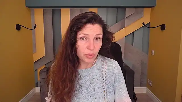 Snapshot of EllaLong chatting on May 3, 2026, 11:26 am EllaLong online show from May 3, 2026, 11:26 am