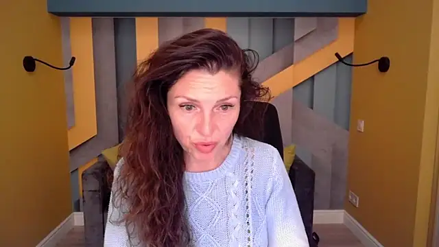 Snapshot of EllaLong chatting on April 22, 2026, 11:28 am EllaLong online show from April 22, 2026, 11:28 am