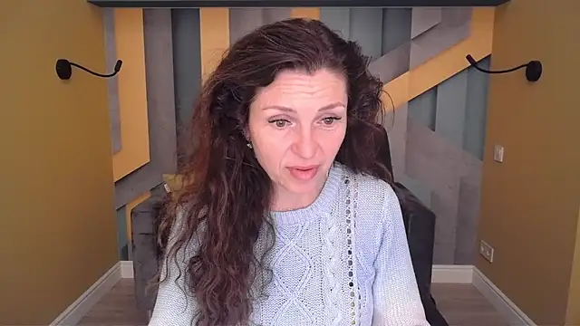 Snapshot of EllaLong chatting on April 18, 2026, 11:34 am EllaLong online show from April 18, 2026, 11:34 am