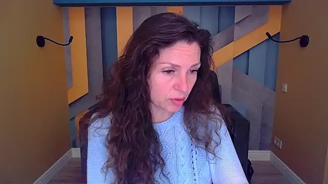 Snapshot of EllaLong chatting on May 4, 2026, 11:24 am EllaLong online show from May 4, 2026, 11:24 am