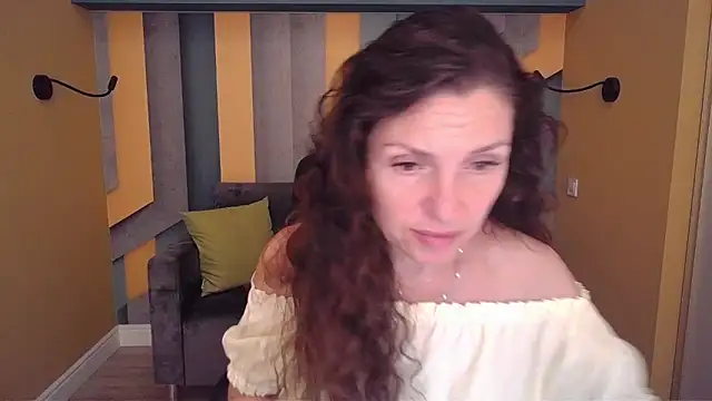 Snapshot of EllaLong chatting on May 23, 2026, 11:31 am EllaLong online show from May 23, 2026, 11:31 am