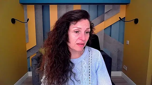 Snapshot of EllaLong chatting on April 24, 2026, 11:34 am EllaLong online show from April 24, 2026, 11:34 am