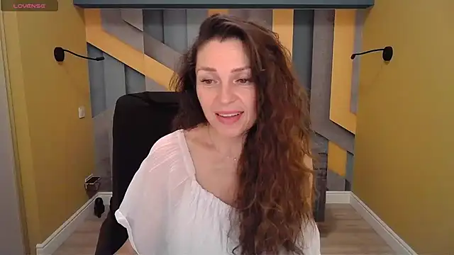 EllaLong online show from January 19, 2025, 3:32 pm