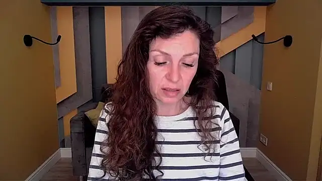 Snapshot of EllaLong chatting on April 11, 2026, 11:36 am EllaLong online show from April 11, 2026, 11:36 am