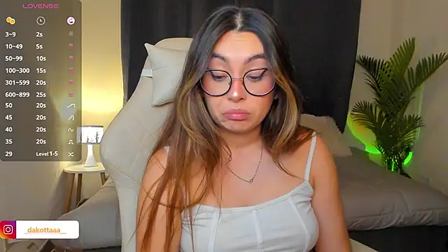 dakottaa  online show from March 12, 2026, 12:05 am