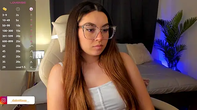 dakottaa  online show from November 14, 2025, 11:52 pm