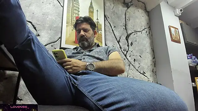 Snapshot of Maxi_TheBigDaddy chatting on November 19, 2025, 10:37 am Maxi TheBigDaddy online show from November 19, 2025, 10:37 am