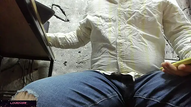 Snapshot of Maxi_TheBigDaddy chatting on October 12, 2025, 1:23 pm Maxi TheBigDaddy online show from October 12, 2025, 1:23 pm