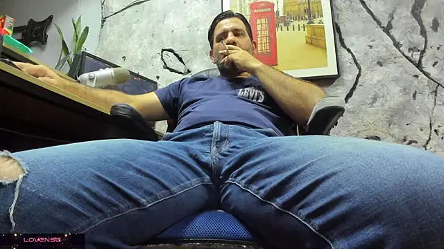 Snapshot of Maxi_TheBigDaddy chatting on November 25, 2025, 5:02 pm Maxi TheBigDaddy online show from November 25, 2025, 5:02 pm