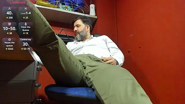 Snapshot of Maxi_TheBigDaddy chatting on February 24, 2025, 12:59 pm Maxi TheBigDaddy online show from February 24, 2025, 12:59 pm