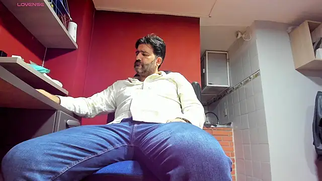 Snapshot of Maxi_TheBigDaddy chatting on March 6, 2025, 12:19 pm Maxi TheBigDaddy online show from March 6, 2025, 12:19 pm