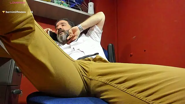 Snapshot of Maxi_TheBigDaddy chatting on February 25, 2025, 6:33 pm Maxi TheBigDaddy online show from February 25, 2025, 6:33 pm