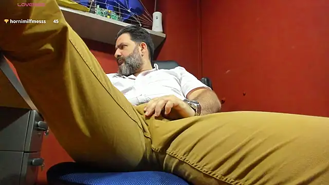 Snapshot of Maxi_TheBigDaddy chatting on February 25, 2025, 3:31 pm Maxi TheBigDaddy online show from February 25, 2025, 3:31 pm