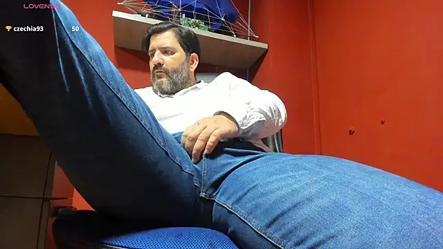Snapshot of Maxi_TheBigDaddy chatting on March 21, 2025, 4:07 pm Maxi TheBigDaddy online show from March 21, 2025, 4:07 pm