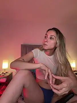 Snapshot of DanikRosse chatting on June 27, 2026, 4:40 am DanikRosse online show from June 27, 2026, 4:40 am