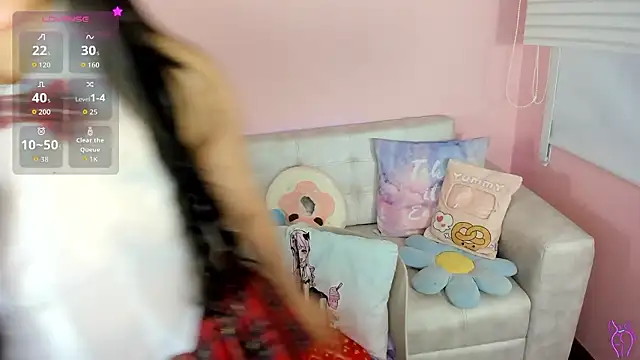 tinysara online show from February 1, 2026, 4:27 pm