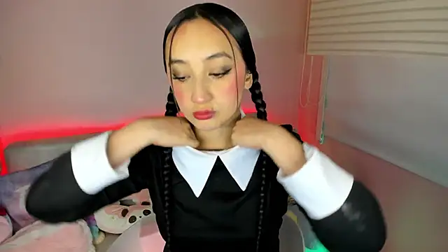tinysara online show from July 9, 2026, 3:33 pm