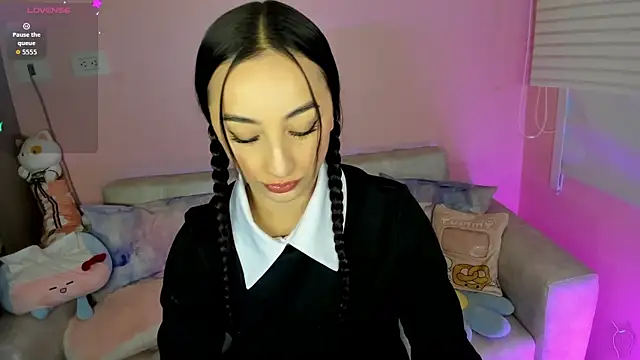 tinysara online show from January 16, 2026, 4:33 pm