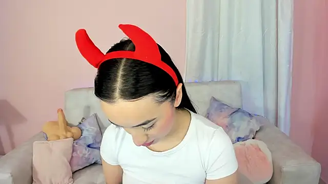 Snapshot of tinysara chatting on March 21, 2025, 4:29 pm tinysara online show from March 21, 2025, 4:29 pm