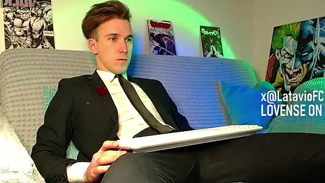 Snapshot of Midnighter_ chatting on April 28, 2026, 12:20 am Midnighter online show from April 28, 2026, 12:20 am