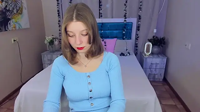 RinaMoore online show from November 21, 2025, 1:10 pm