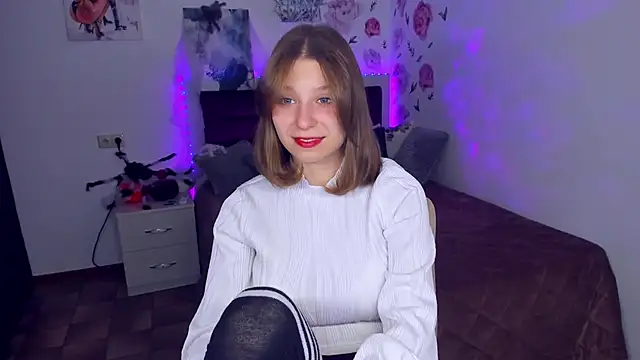 RinaMoore online show from November 5, 2025, 2:53 pm