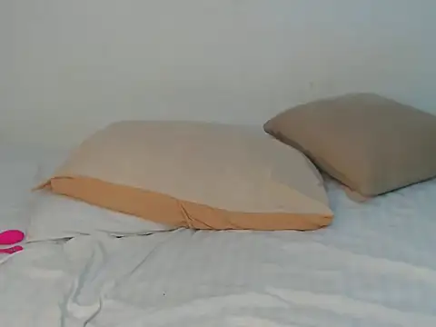 wetmypants online show from May 13, 2026, 8:43 am