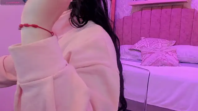 scarlet miller1 online show from October 25, 2025, 11:53 am