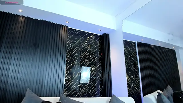 charlottewhitte online show from October 29, 2025, 11:53 am