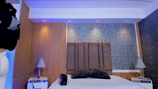 charlottewhitte online show from February 11, 2026, 11:10 am