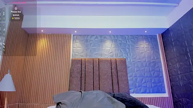 charlottewhitte online show from March 30, 2026, 12:28 pm