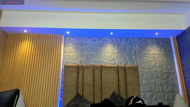 charlottewhitte online show from September 27, 2025, 12:22 pm