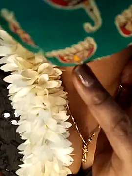 Snapshot of tuttifrutti17 chatting on February 18, 2025, 5:42 pm tuttifrutti17 online show from February 18, 2025, 5:42 pm