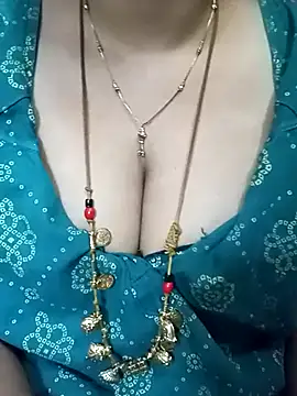 Snapshot of tuttifrutti17 chatting on March 16, 2025, 5:39 pm tuttifrutti17 online show from March 16, 2025, 5:39 pm